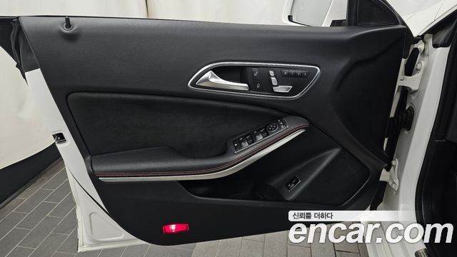 Mercedes-Benz CLA-Class (C117) CLA220 AMG Line 2018 — фото 24
