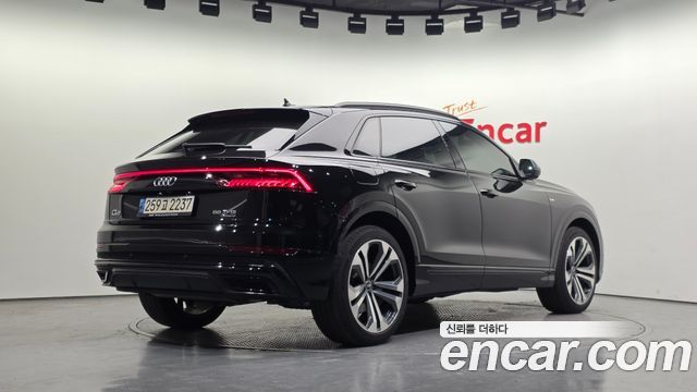 Audi Q8 (4M) 55 TFSI Quattro Premium 2023 — фото 2