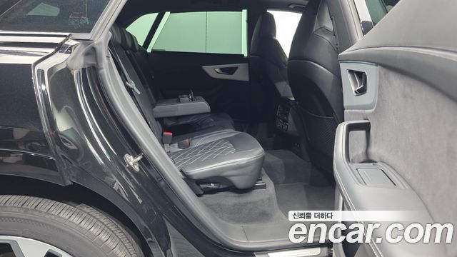 Audi Q8 (4M) 55 TFSI Quattro Premium 2023 — фото 12
