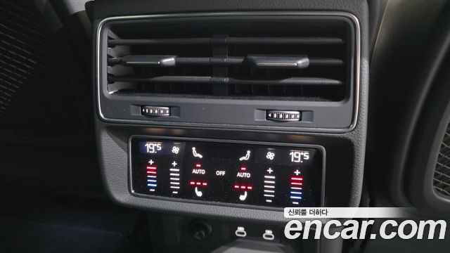Audi Q8 (4M) 55 TFSI Quattro Premium 2023 — фото 18