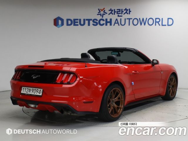 Ford Mustang Convertible 2017 — фото 2