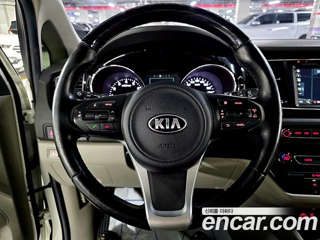 Kia Carnival Gasoline 7-seater Limousine President 2016 — фото 9