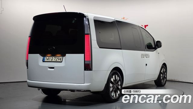 Hyundai Staria L3.5 Lounge 9-Seater Inspiration 2022 — фото 2