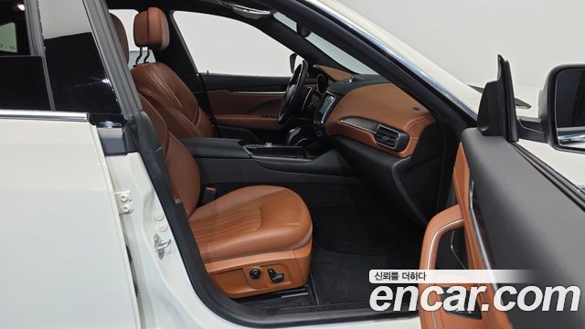 Maserati Levante 3.0 AWD 2020 — фото 11