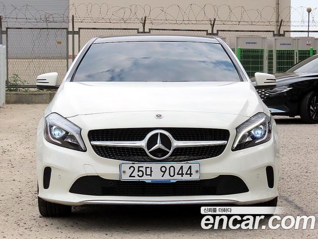 Mercedes-Benz A-Class (W176) A200