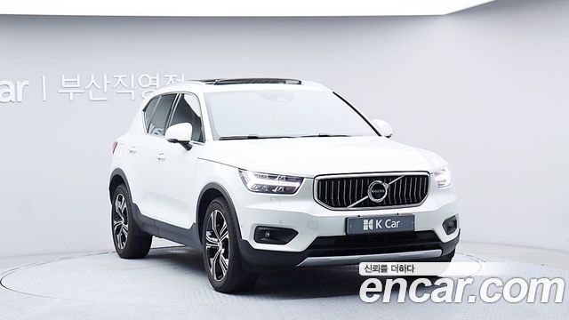 Volvo XC40 B4 Inscription 2021 — фото 2