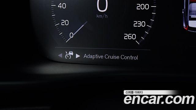 Volvo XC40 B4 Inscription 2021 — фото 8