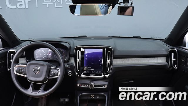 Volvo XC40 B4 Inscription 2021 — фото 19