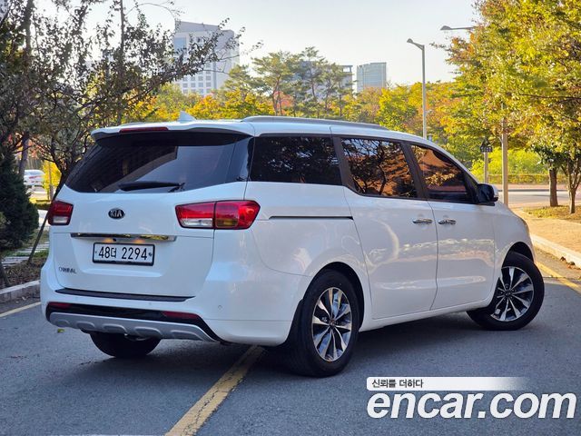 Kia Carnival 9-seater Luxury 2015 — фото 2