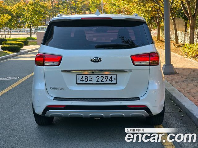 Kia Carnival 9-seater Luxury 2015 — фото 4