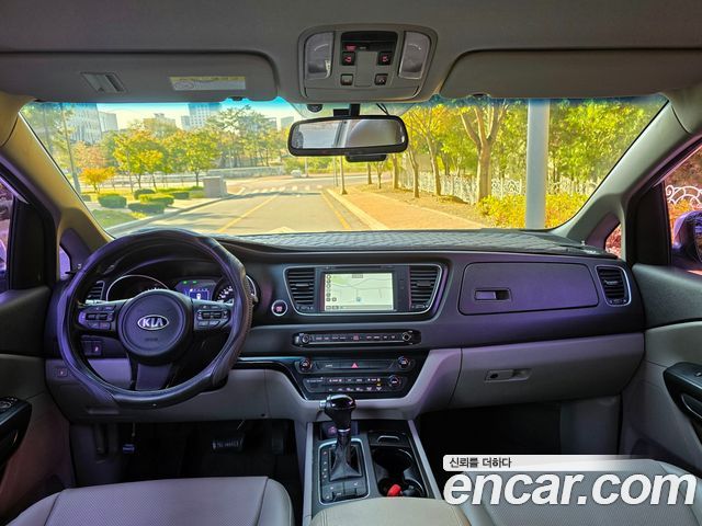 Kia Carnival 9-seater Luxury 2015 — фото 7