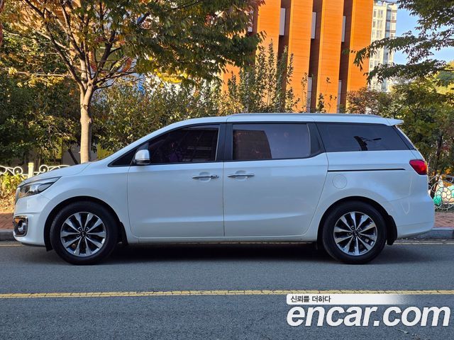 Kia Carnival 9-seater Luxury 2015 — фото 24