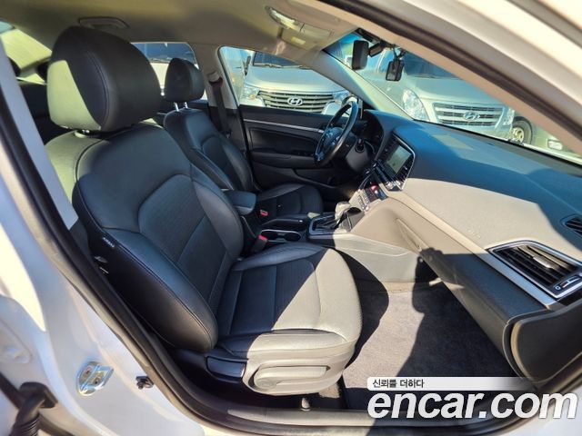 Hyundai Avante (AD) 1.6 GDI Premium 2017 — фото 16