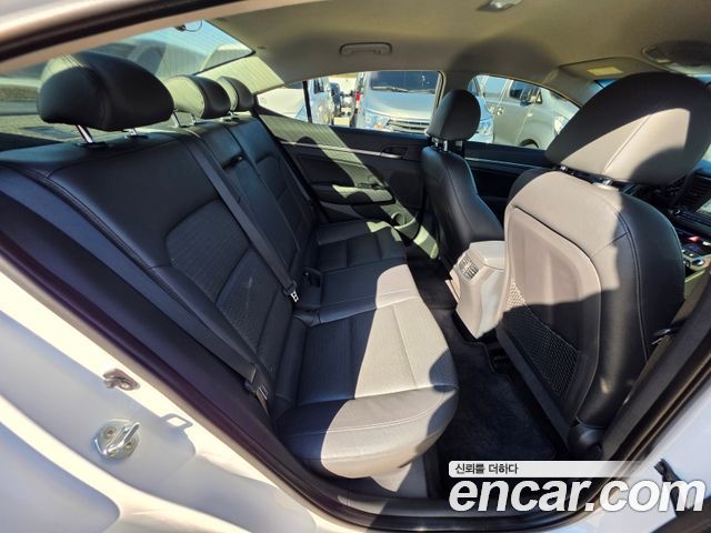 Hyundai Avante (AD) 1.6 GDI Premium 2017 — фото 17