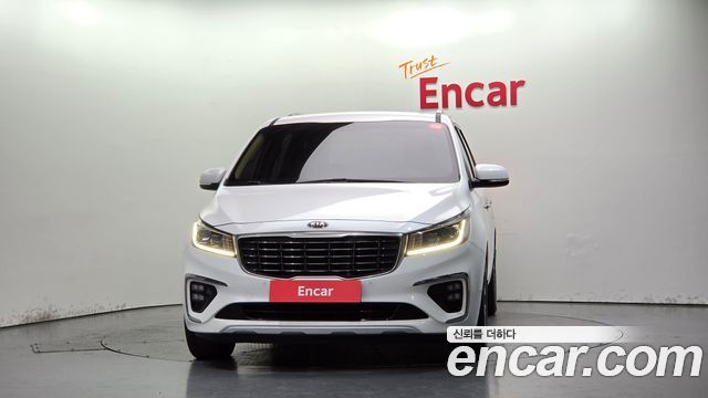 Kia Carnival 9-Seater Luxury 2019 — фото 3