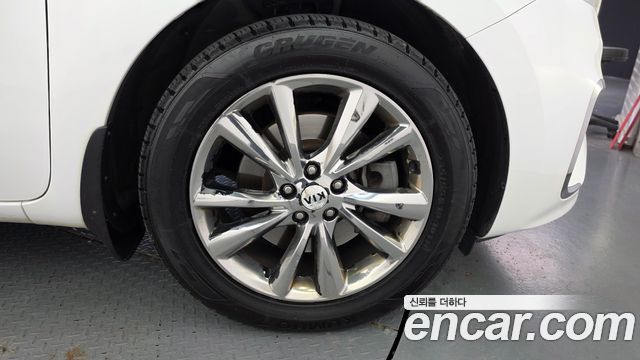 Kia Carnival 9-Seater Luxury 2019 — фото 5