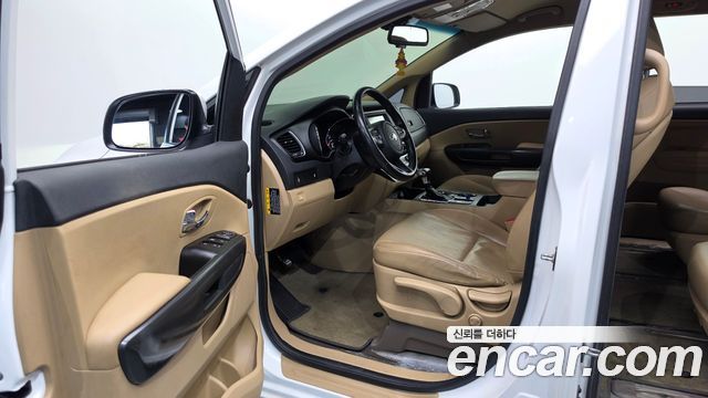 Kia Carnival 9-Seater Luxury 2019 — фото 10