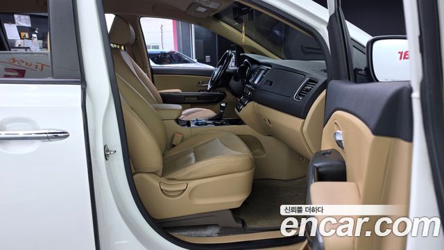 Kia Carnival 9-Seater Luxury 2019 — фото 11