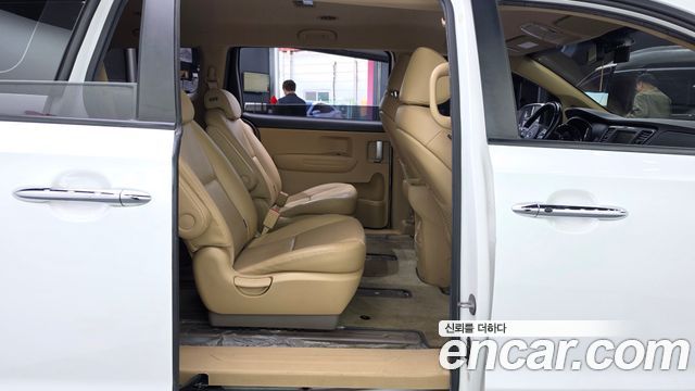 Kia Carnival 9-Seater Luxury 2019 — фото 12