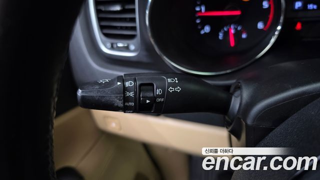 Kia Carnival 9-Seater Luxury 2019 — фото 16