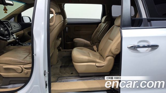 Kia Carnival 9-Seater Luxury 2019 — фото 26