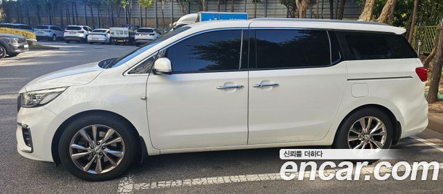 Kia Carnival 7-Seater Limousine VIP 2019 — фото 3
