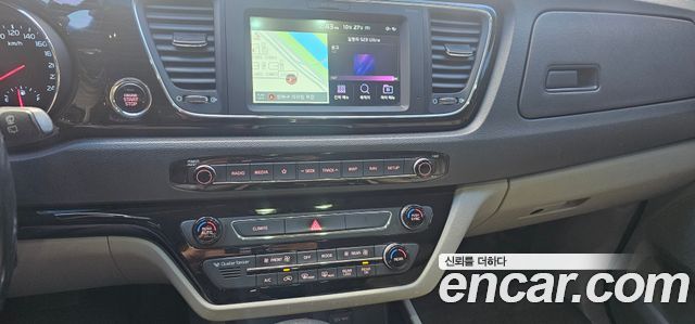 Kia Carnival 7-Seater Limousine VIP 2019 — фото 5