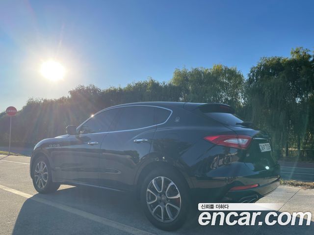 Maserati Levante 3.0 Diesel AWD GranLusso 2019 — фото 2