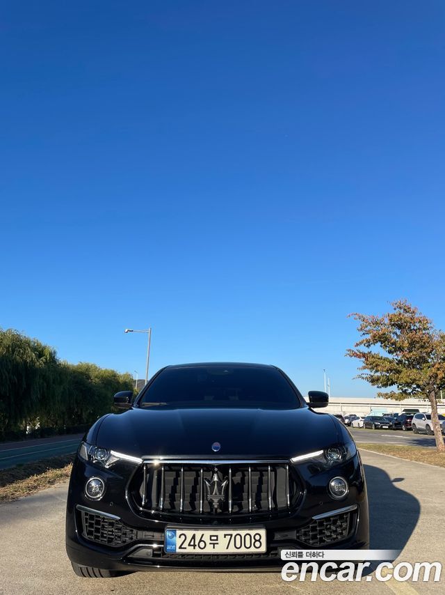 Maserati Levante 3.0 Diesel AWD GranLusso 2019 — фото 3