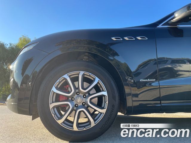 Maserati Levante 3.0 Diesel AWD GranLusso 2019 — фото 5