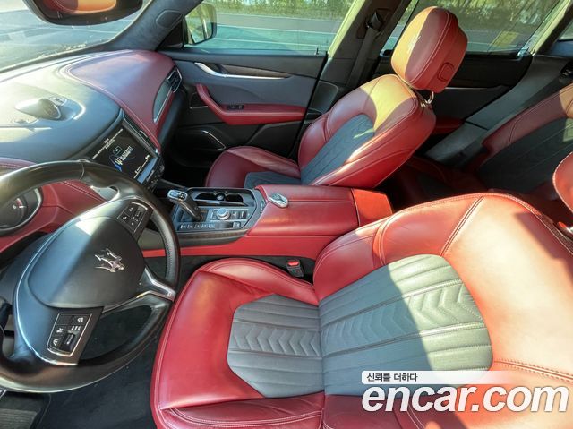 Maserati Levante 3.0 Diesel AWD GranLusso 2019 — фото 9