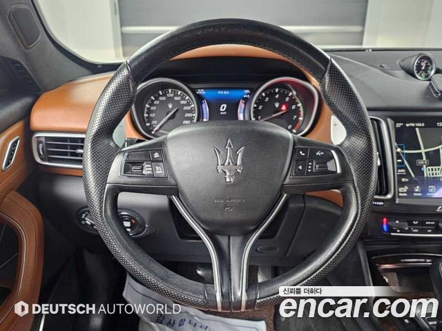 Maserati Levante 3.0 AWD 2017 — фото 17