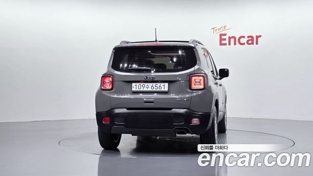 Jeep Renegade 2.4 Limited 2019 — фото 4