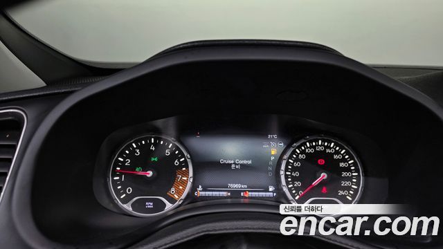 Jeep Renegade 2.4 Limited 2019 — фото 8