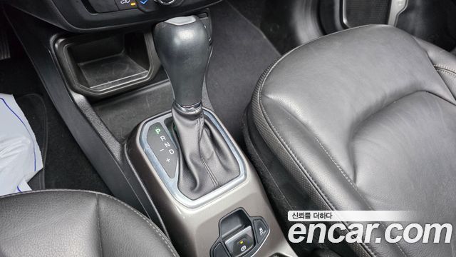 Jeep Renegade 2.4 Limited 2019 — фото 9