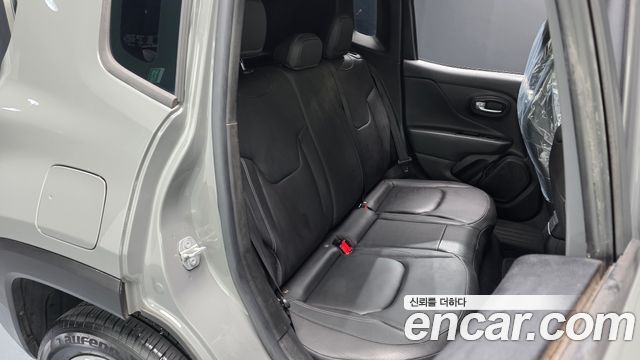 Jeep Renegade 2.4 Limited 2019 — фото 11