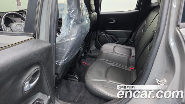 Jeep Renegade 2.4 Limited 2019 — фото 12