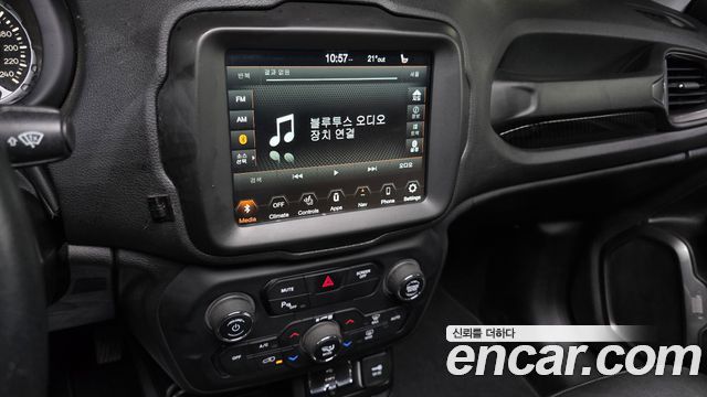 Jeep Renegade 2.4 Limited 2019 — фото 14
