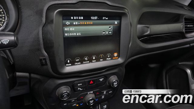 Jeep Renegade 2.4 Limited 2019 — фото 16