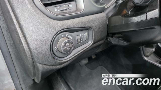 Jeep Renegade 2.4 Limited 2019 — фото 20