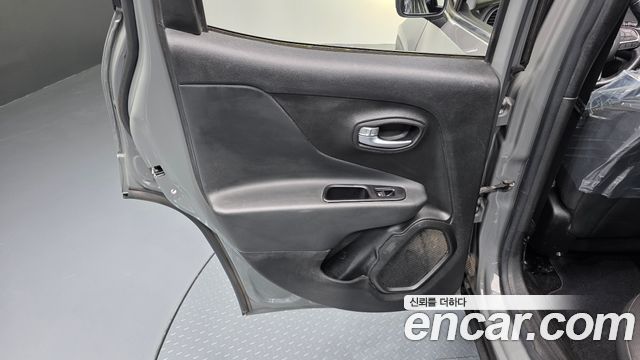 Jeep Renegade 2.4 Limited 2019 — фото 25