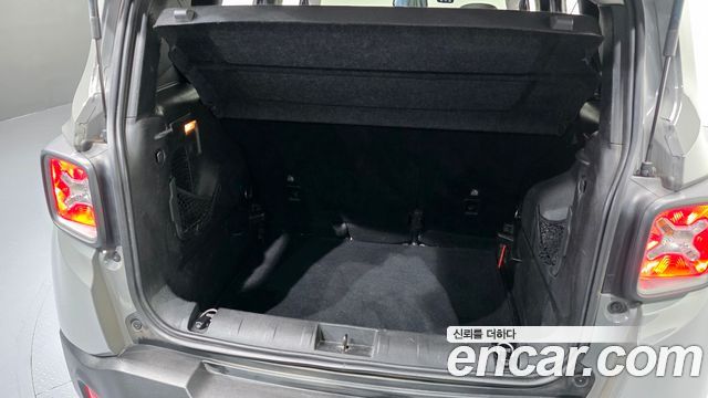 Jeep Renegade 2.4 Limited 2019 — фото 34