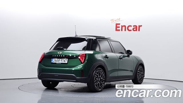 MINI Cooper S (IV) 5 Door Favoured 2025 — фото 2