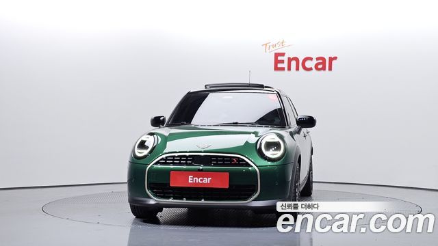 MINI Cooper S (IV) 5 Door Favoured 2025 — фото 3