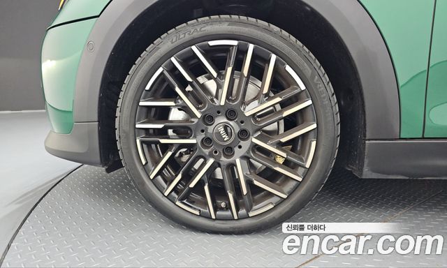 MINI Cooper S (IV) 5 Door Favoured 2025 — фото 5