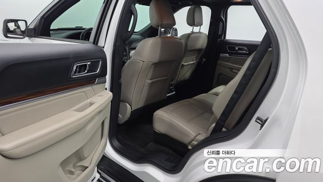 Ford Explorer 2.3 Limited 4WD 5th 2018 — фото 12