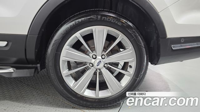 Ford Explorer 2.3 Limited 4WD 5th 2018 — фото 21