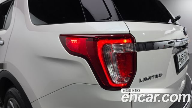 Ford Explorer 2.3 Limited 4WD 5th 2018 — фото 23