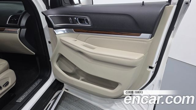 Ford Explorer 2.3 Limited 4WD 5th 2018 — фото 24