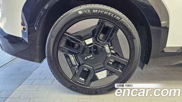Kia EV9 Long Range 4WD GT Line 2024 — фото 5